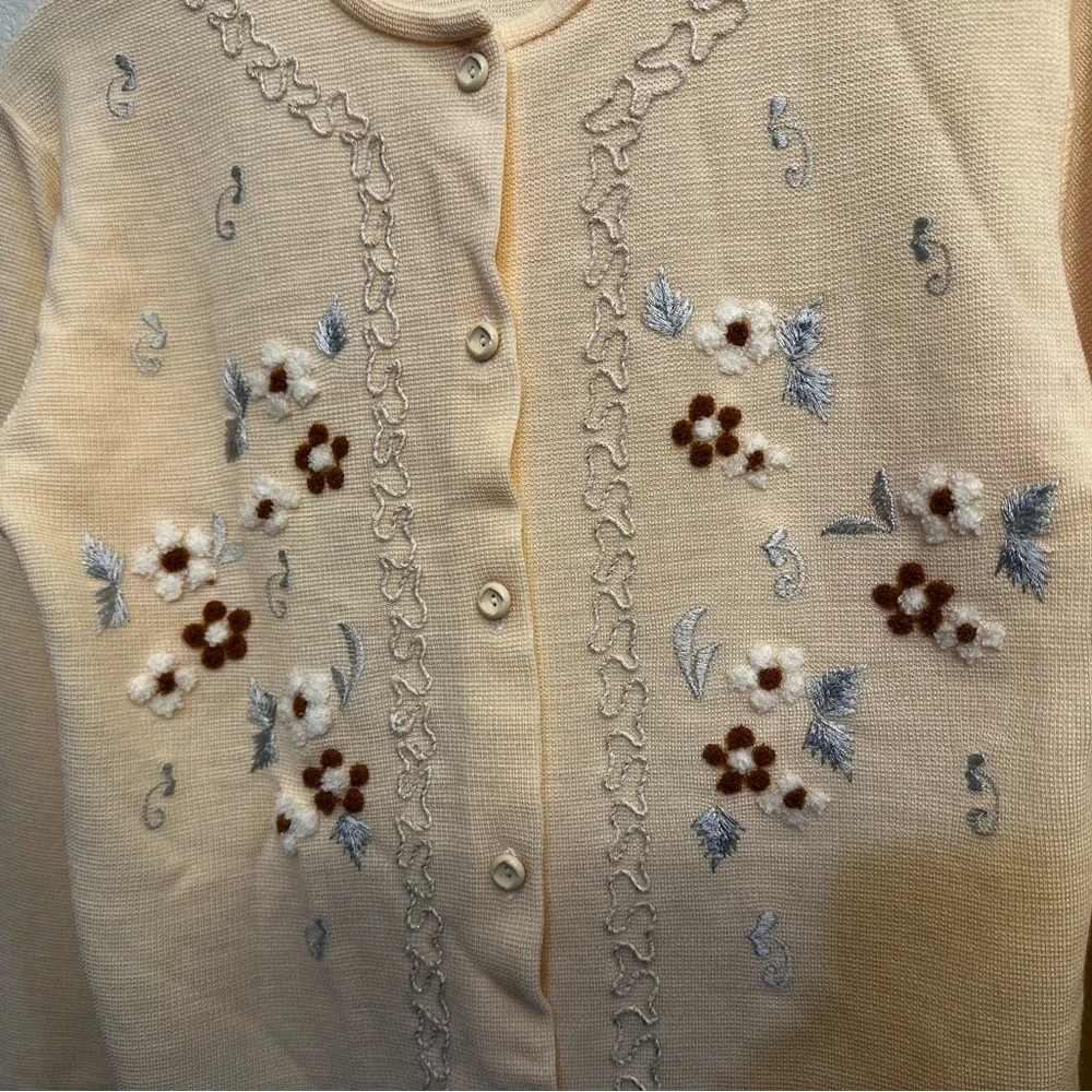 Vintage Monte Rosa, Mode de Paris | Embroidered cardigan with floral detailing - Picture 4 of 9